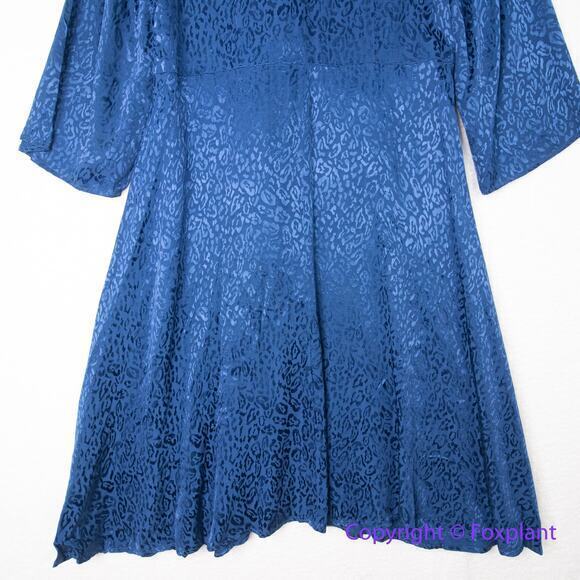 New! Eloquii women Blue Leopard Print Satin Textured Tie Front‎ Dress, size 16 - Picture 10 of 16